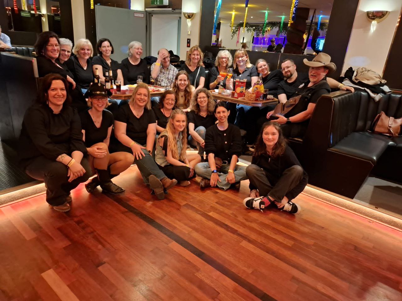 Longfield Linedancer - Gruppenfoto unserer Tanzschule bei einem Event